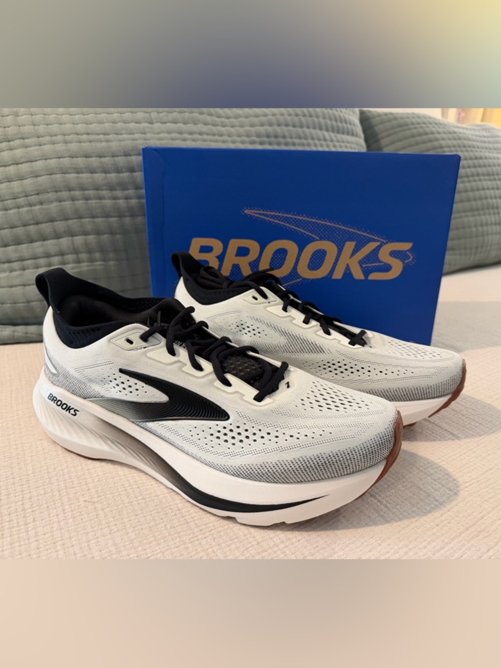 Brooks - Glycerin 23 - Mens - Size 11.5 - White/Black/Gum - New in Box!